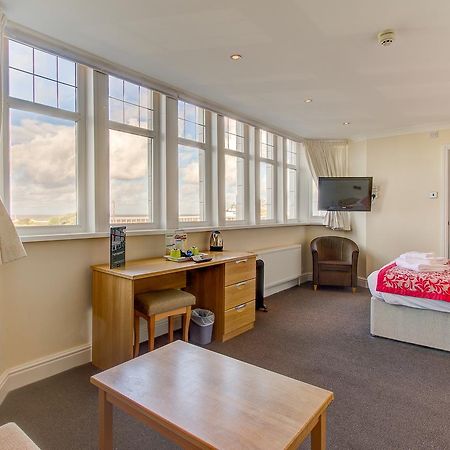 New Boston Guest Accommodation Fleetwood Bagian luar foto