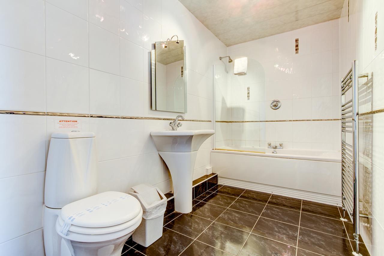 New Boston Guest Accommodation Fleetwood Bagian luar foto
