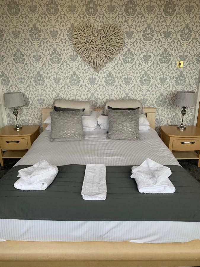 New Boston Guest Accommodation Fleetwood Bagian luar foto